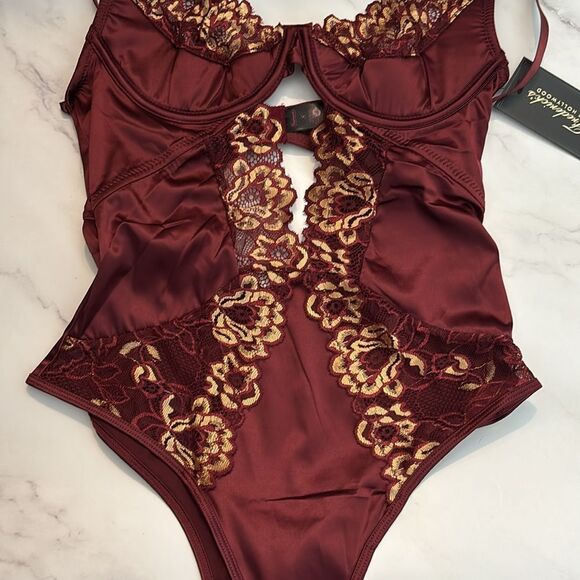 Frederick's of Hollywood Andrina Burgundy Lace Lingerie Set - Picture 4 of 8